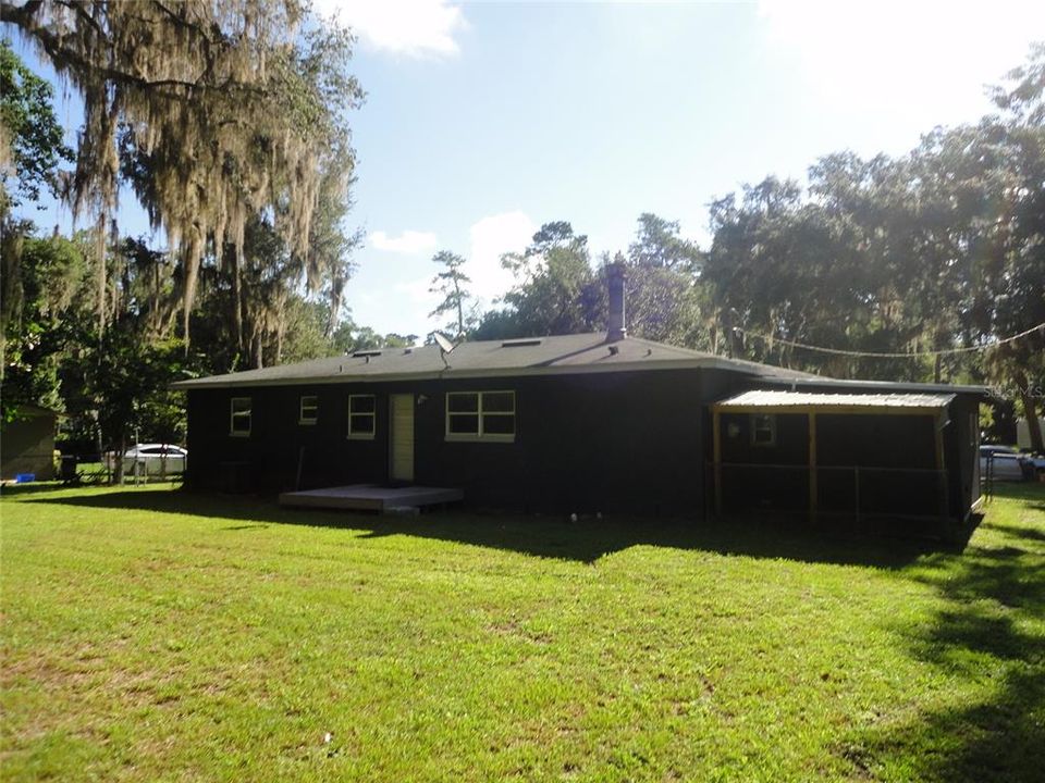 For Rent: $1,600 (4 beds, 2 baths, 1327 Square Feet)