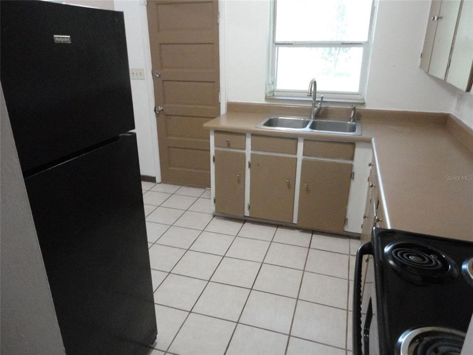 For Rent: $1,600 (4 beds, 2 baths, 1327 Square Feet)