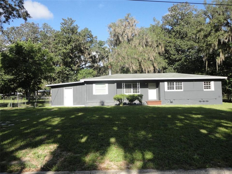 For Rent: $1,600 (4 beds, 2 baths, 1327 Square Feet)