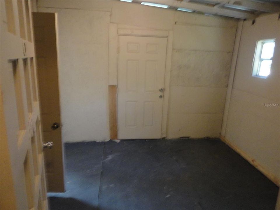 For Rent: $1,600 (4 beds, 2 baths, 1327 Square Feet)