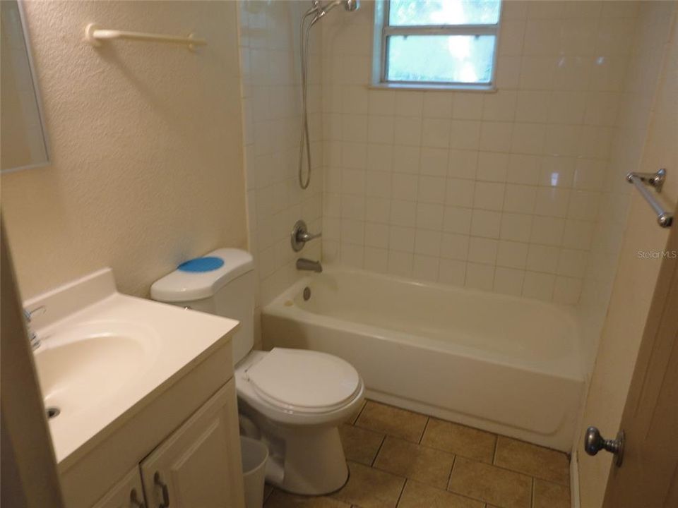 For Rent: $1,600 (4 beds, 2 baths, 1327 Square Feet)