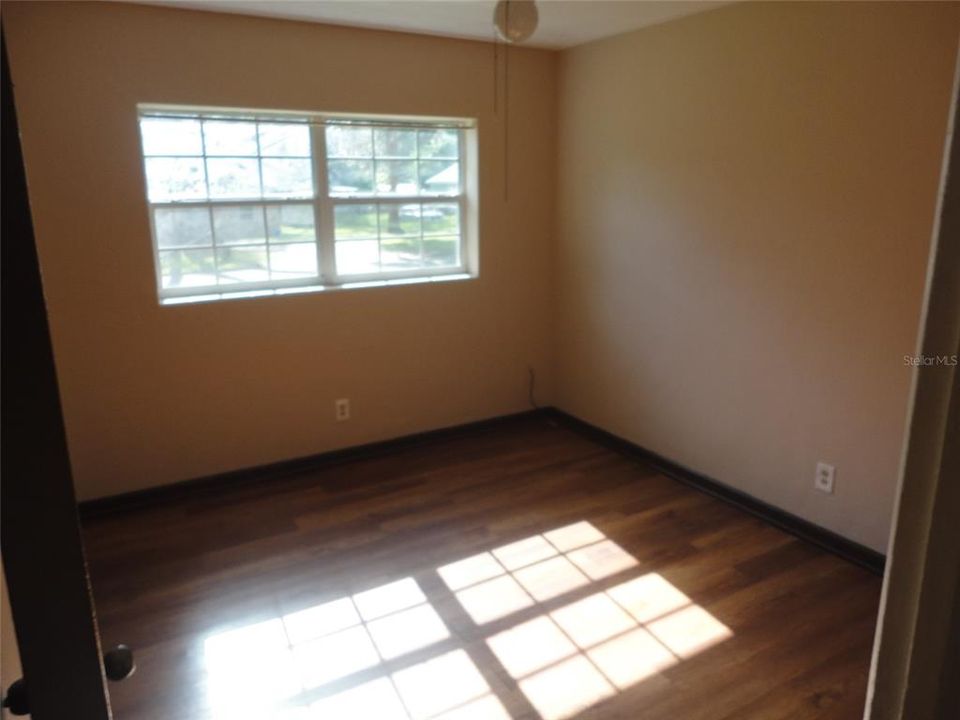 For Rent: $1,600 (4 beds, 2 baths, 1327 Square Feet)