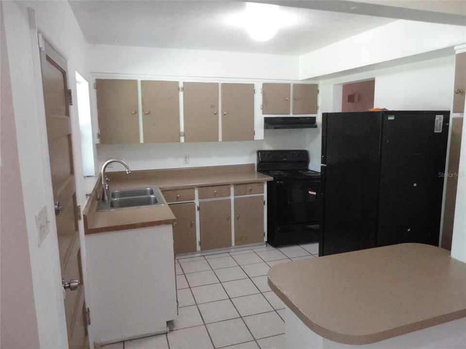 For Rent: $1,600 (4 beds, 2 baths, 1327 Square Feet)