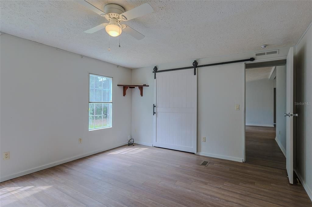 待售: $129,900 (2 贝兹, 2 浴室, 1512 平方英尺)