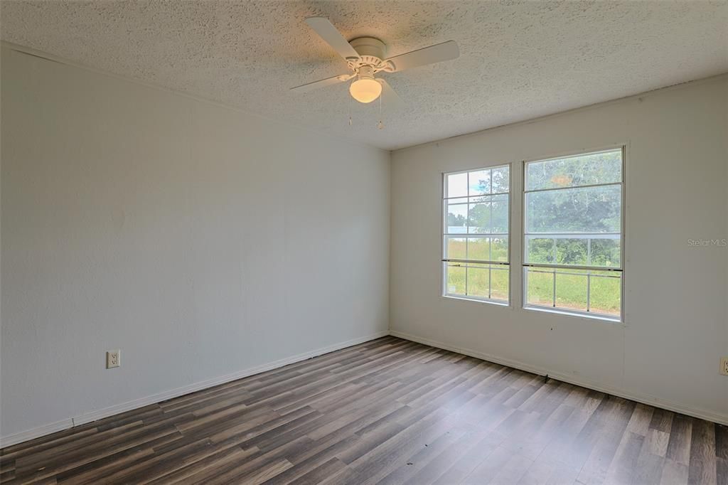 待售: $129,900 (2 贝兹, 2 浴室, 1512 平方英尺)