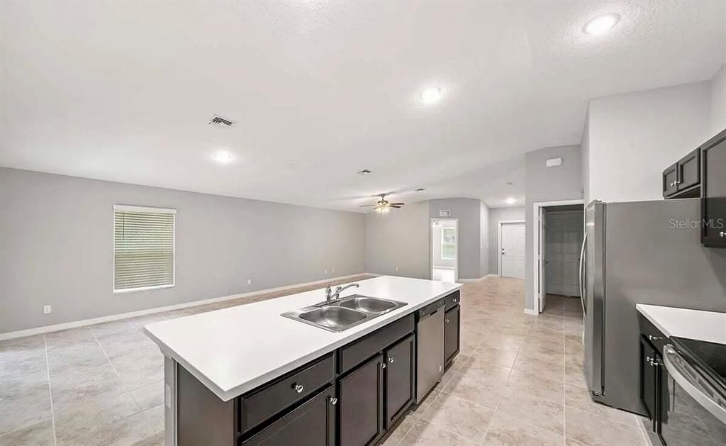 En Renta: $2,500 (4 camas, 2 baños, 1833 Pies cuadrados)