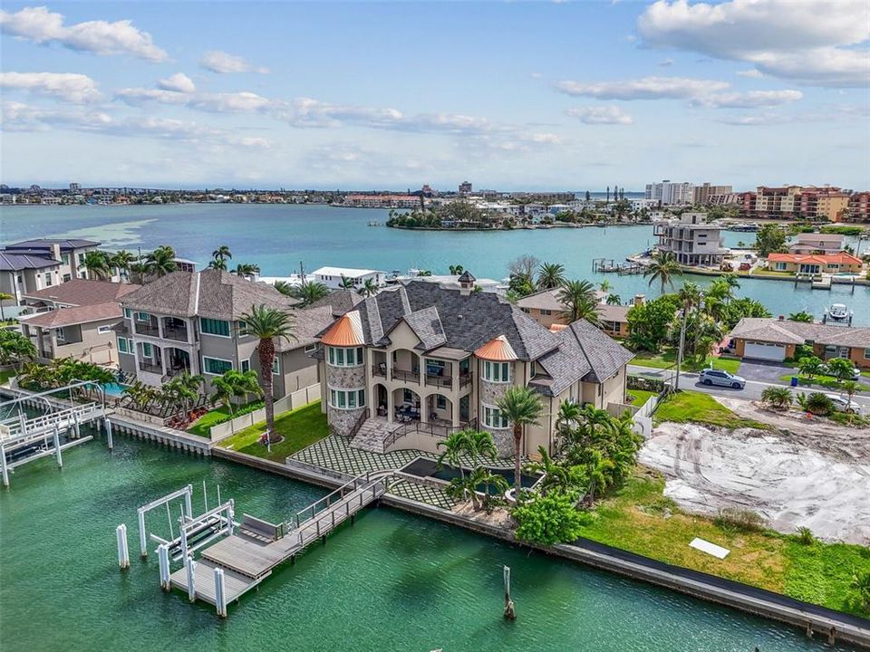 For Sale: $6,000,000 (5 beds, 5 baths, 5213 Square Feet)