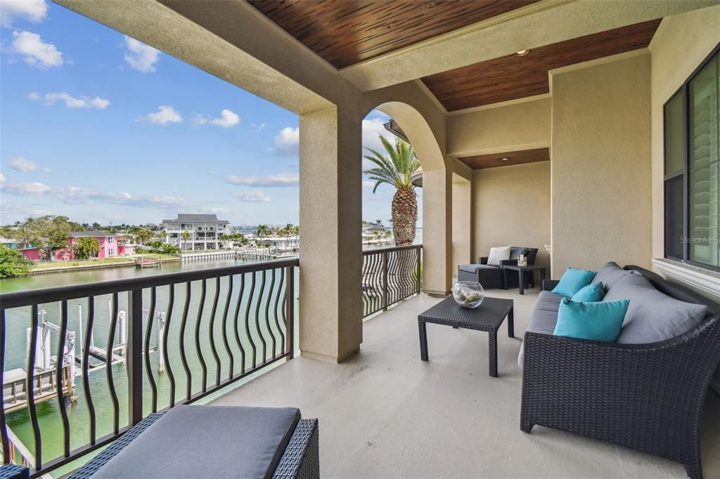 For Sale: $6,000,000 (5 beds, 5 baths, 5213 Square Feet)