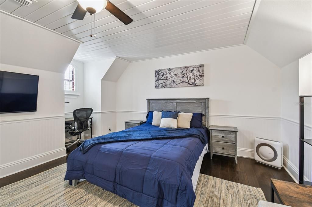 For Sale: $6,000,000 (5 beds, 5 baths, 5213 Square Feet)