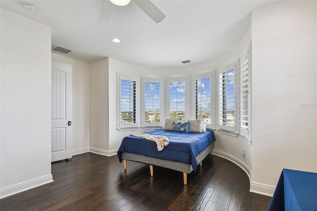 For Sale: $6,000,000 (5 beds, 5 baths, 5213 Square Feet)