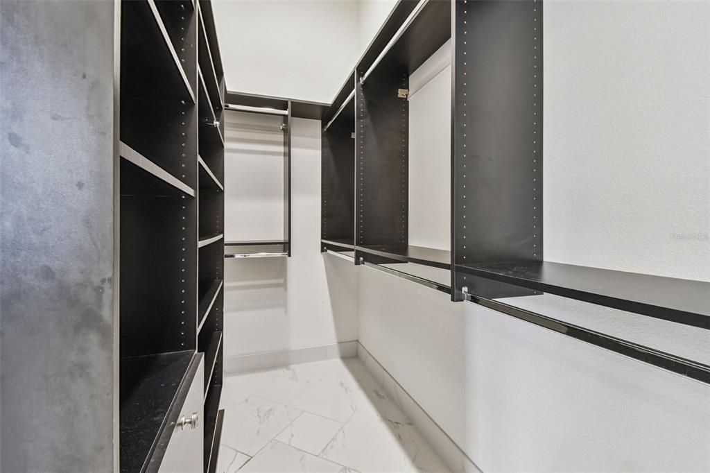 For Sale: $6,000,000 (5 beds, 5 baths, 5213 Square Feet)