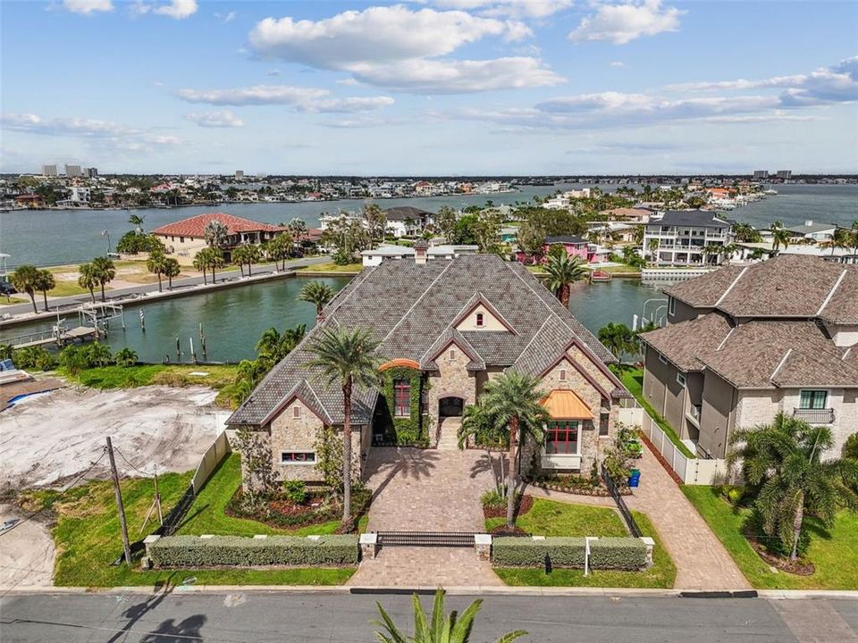 For Sale: $6,000,000 (5 beds, 5 baths, 5213 Square Feet)