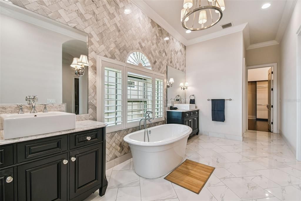 For Sale: $6,000,000 (5 beds, 5 baths, 5213 Square Feet)