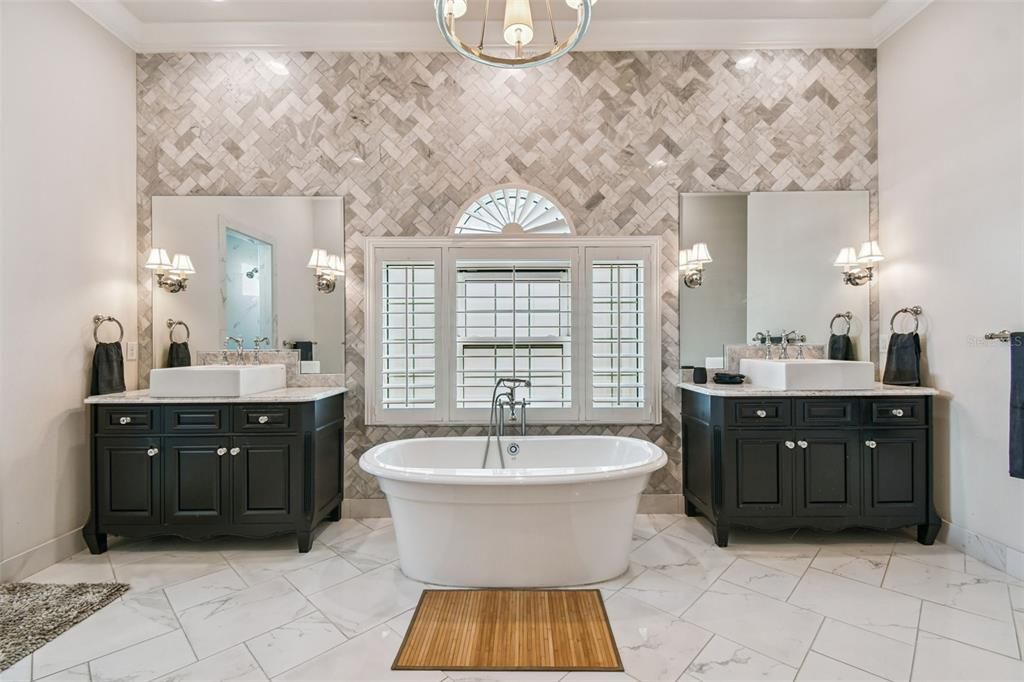 For Sale: $6,000,000 (5 beds, 5 baths, 5213 Square Feet)