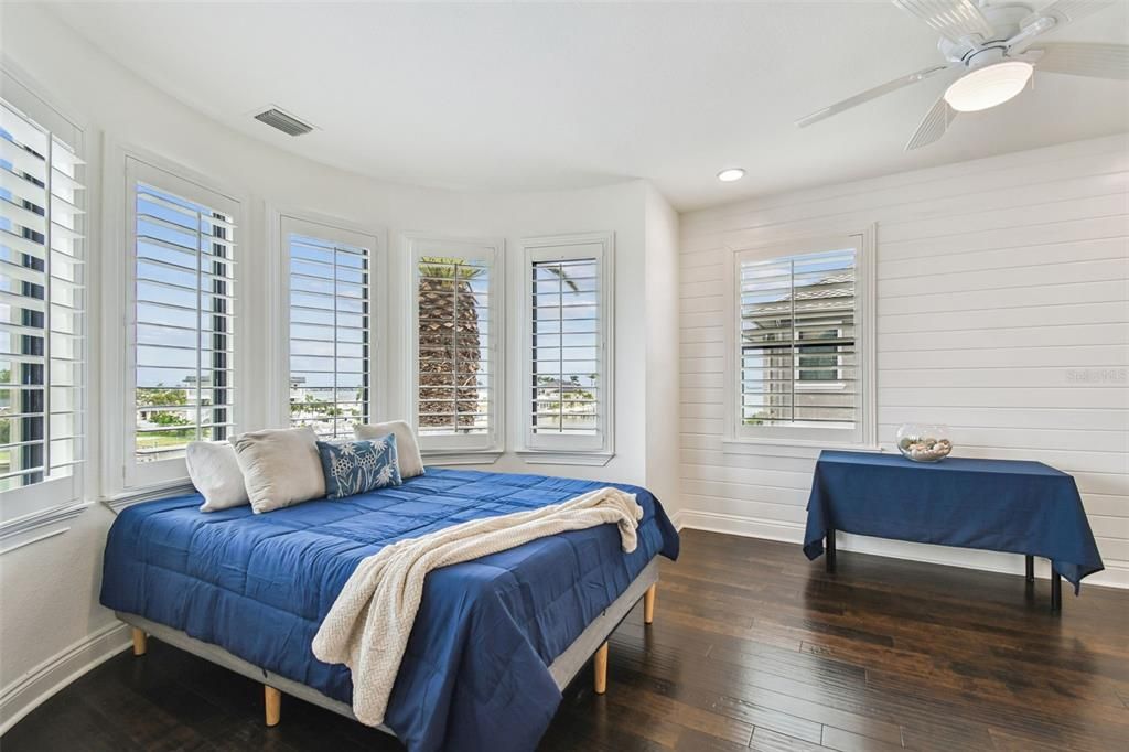 For Sale: $6,000,000 (5 beds, 5 baths, 5213 Square Feet)