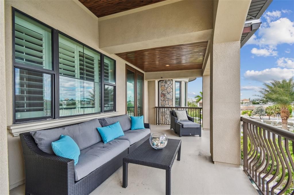 For Sale: $6,000,000 (5 beds, 5 baths, 5213 Square Feet)