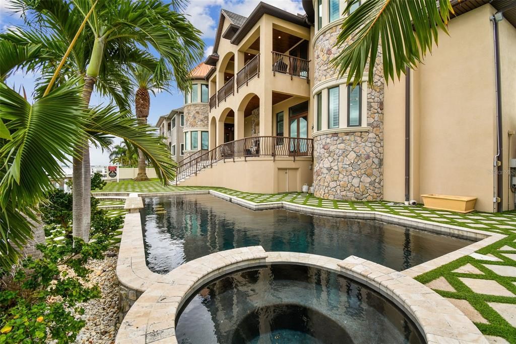 For Sale: $6,000,000 (5 beds, 5 baths, 5213 Square Feet)