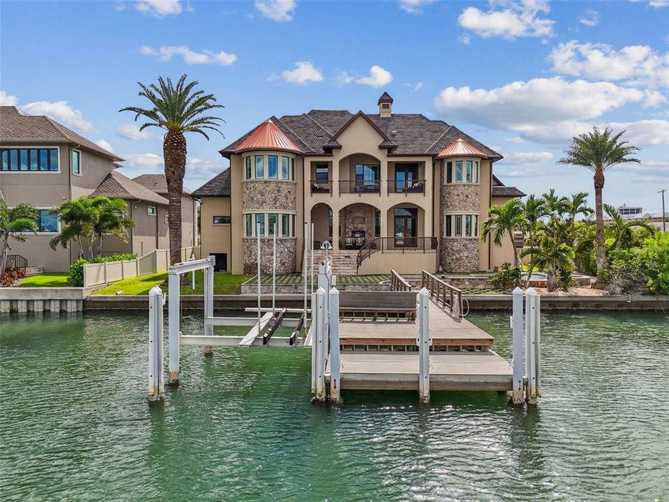 For Sale: $6,000,000 (5 beds, 5 baths, 5213 Square Feet)