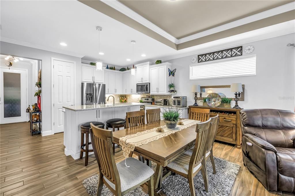 Под контрактом: $475,000 (2 спален, 2 ванн, 1579 Квадратных фут)