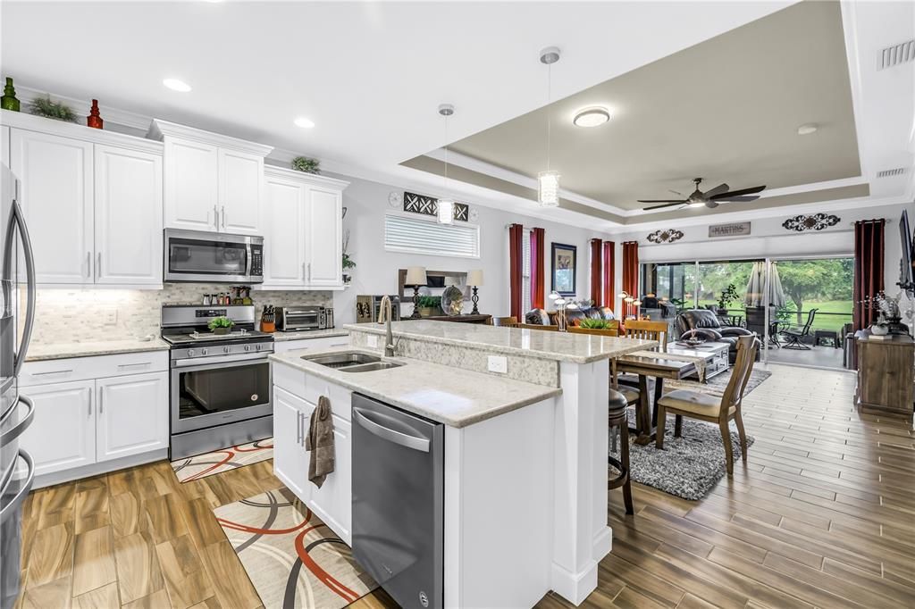 Под контрактом: $475,000 (2 спален, 2 ванн, 1579 Квадратных фут)