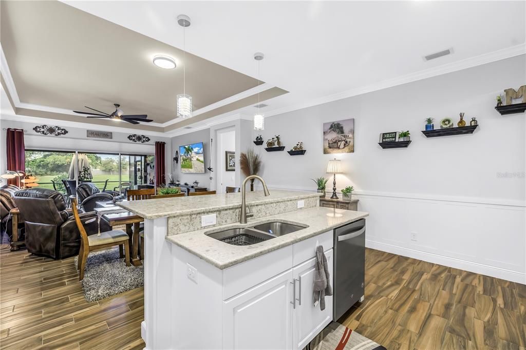 Под контрактом: $475,000 (2 спален, 2 ванн, 1579 Квадратных фут)