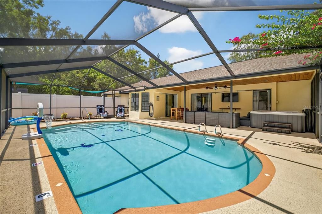 Activo con contrato: $418,000 (3 camas, 2 baños, 1767 Pies cuadrados)