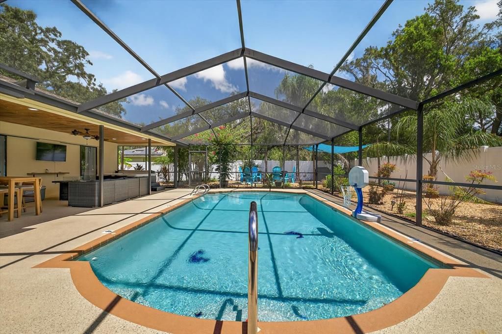 Activo con contrato: $418,000 (3 camas, 2 baños, 1767 Pies cuadrados)