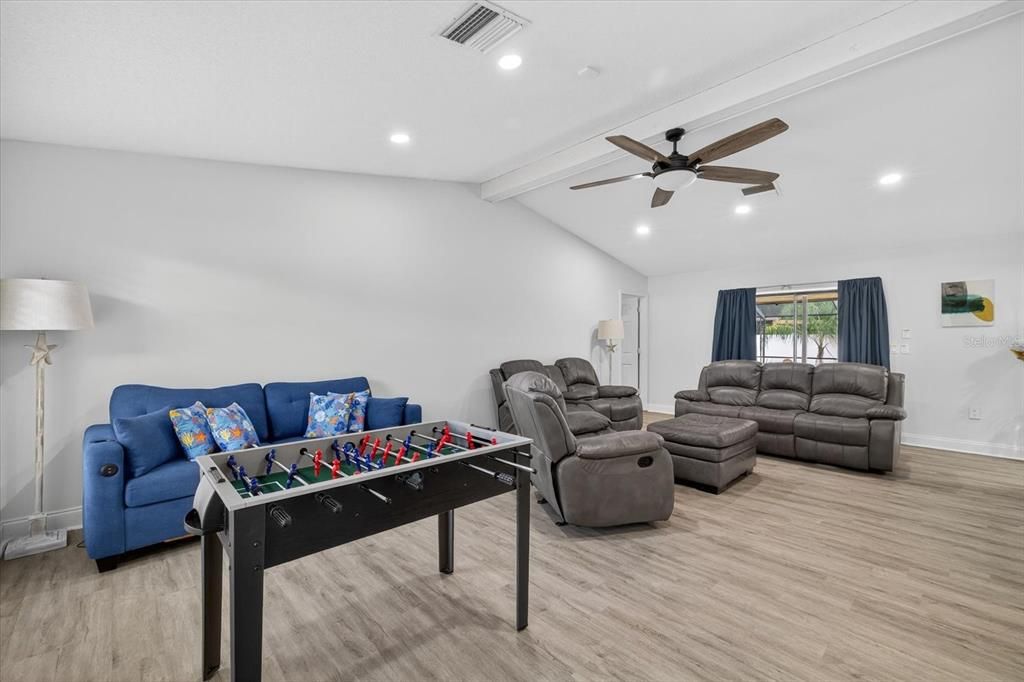 Activo con contrato: $418,000 (3 camas, 2 baños, 1767 Pies cuadrados)