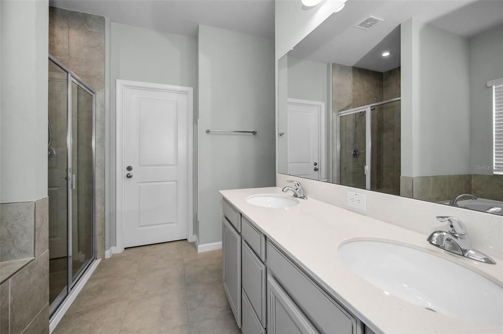 На продажу: $475,000 (3 спален, 2 ванн, 2017 Квадратных фут)