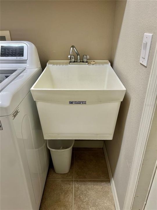 Active With Contract: $584,000 (4 beds, 3 baths, 2751 Square Feet)