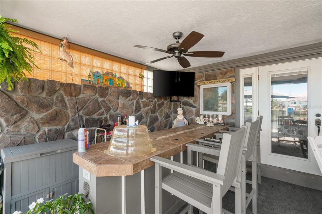 Под контрактом: $950,000 (3 спален, 3 ванн, 2072 Квадратных фут)