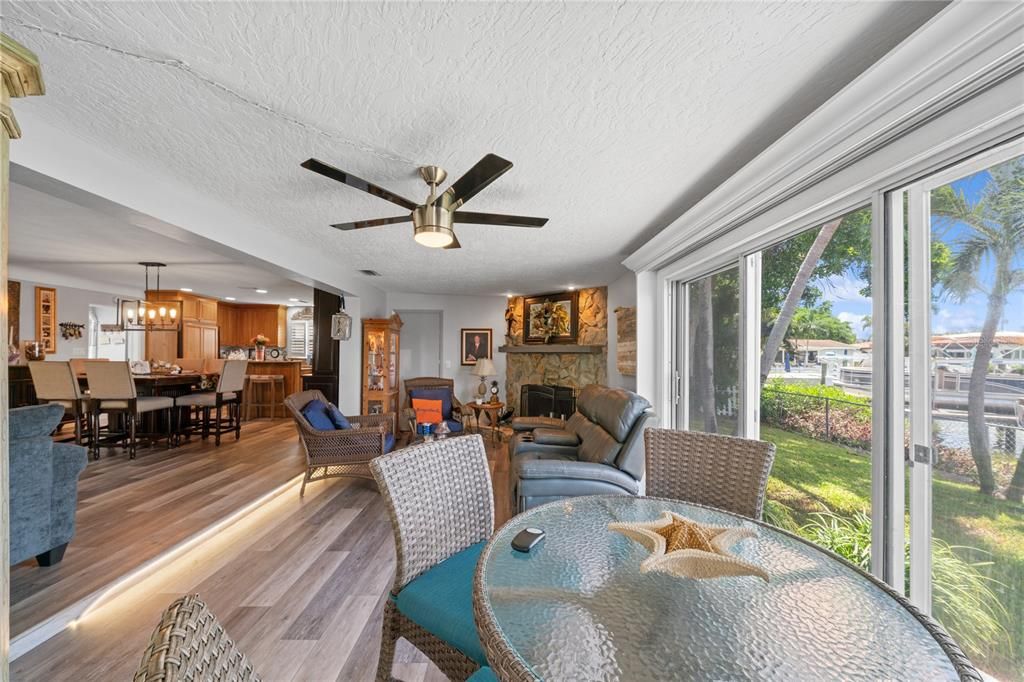 Под контрактом: $950,000 (3 спален, 3 ванн, 2072 Квадратных фут)