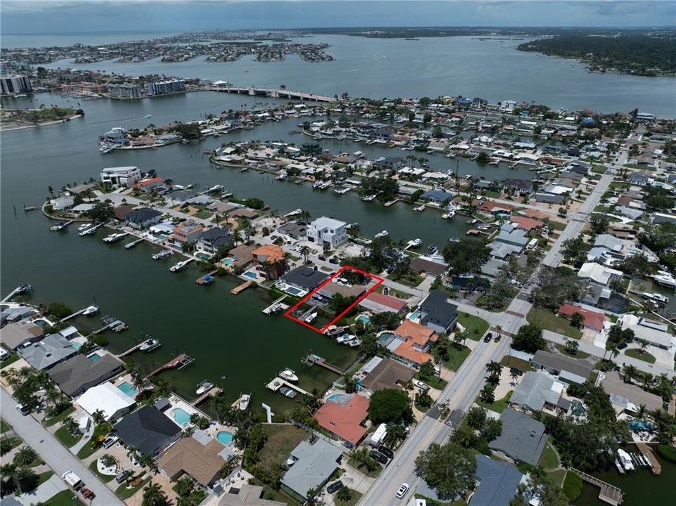 Под контрактом: $950,000 (3 спален, 3 ванн, 2072 Квадратных фут)