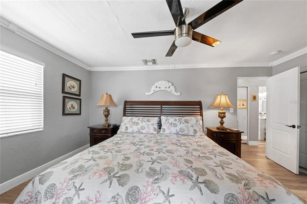 Под контрактом: $950,000 (3 спален, 3 ванн, 2072 Квадратных фут)