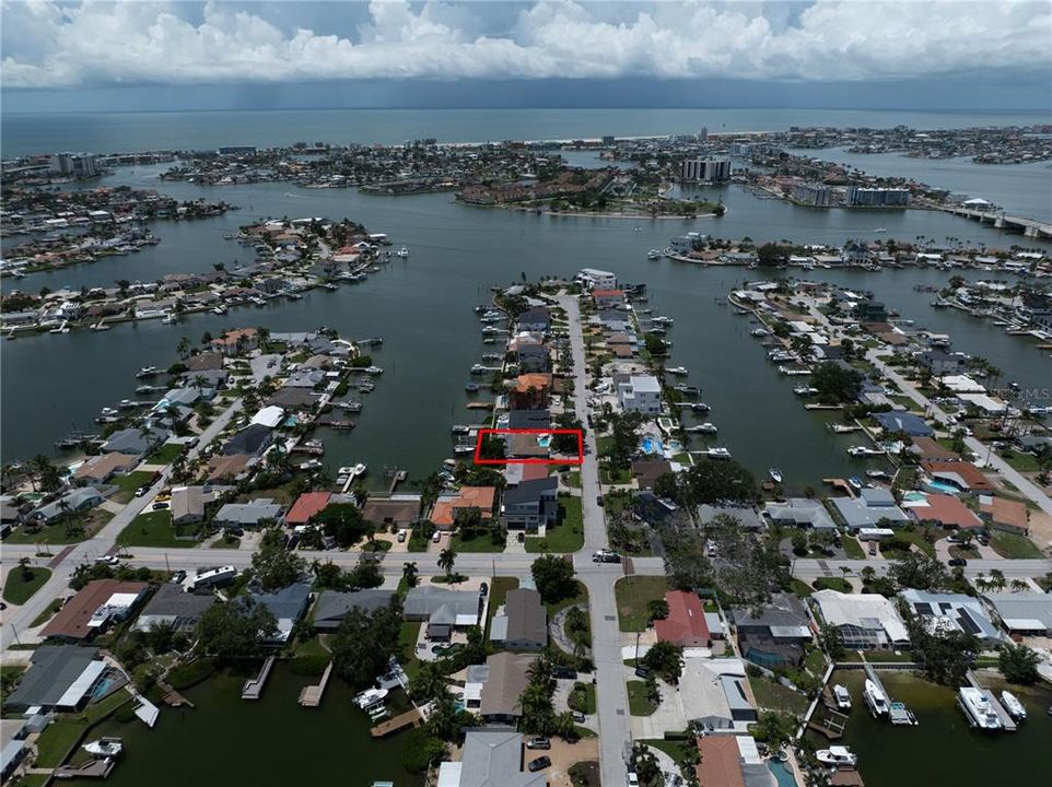 Под контрактом: $950,000 (3 спален, 3 ванн, 2072 Квадратных фут)