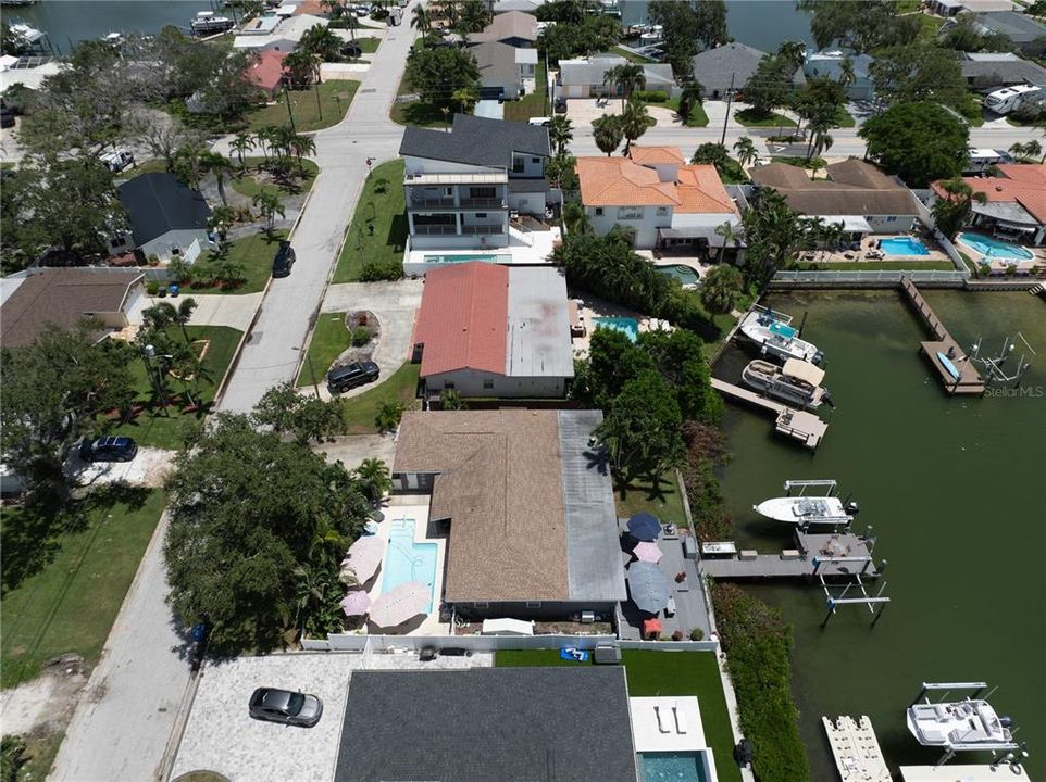 Под контрактом: $950,000 (3 спален, 3 ванн, 2072 Квадратных фут)