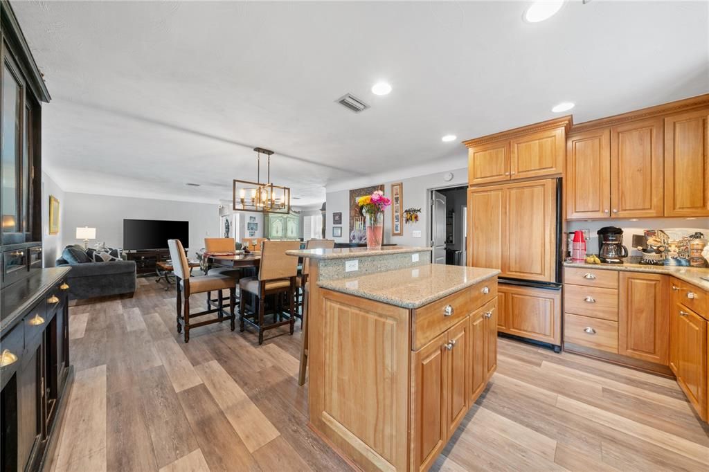 Под контрактом: $950,000 (3 спален, 3 ванн, 2072 Квадратных фут)