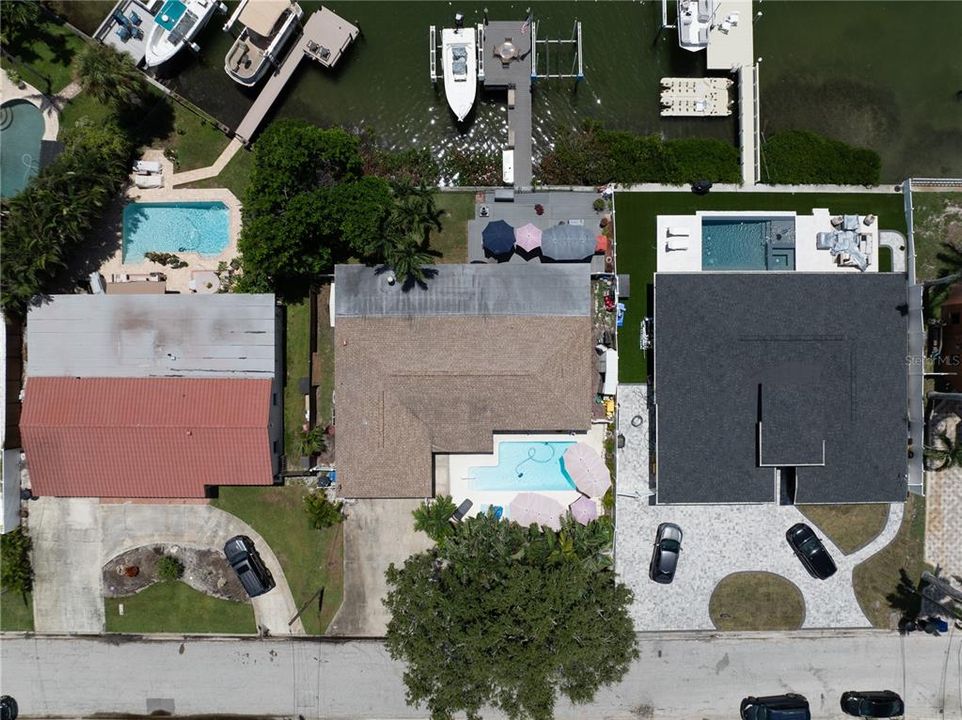 Под контрактом: $950,000 (3 спален, 3 ванн, 2072 Квадратных фут)