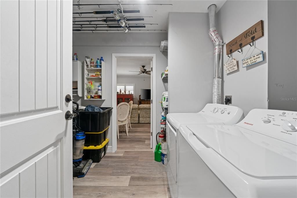 Под контрактом: $950,000 (3 спален, 3 ванн, 2072 Квадратных фут)