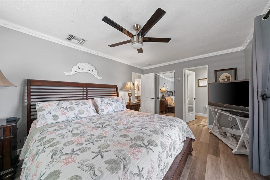 Под контрактом: $950,000 (3 спален, 3 ванн, 2072 Квадратных фут)