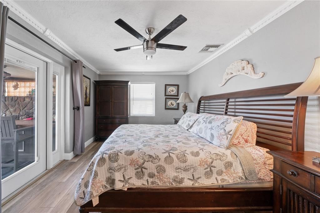 Под контрактом: $950,000 (3 спален, 3 ванн, 2072 Квадратных фут)