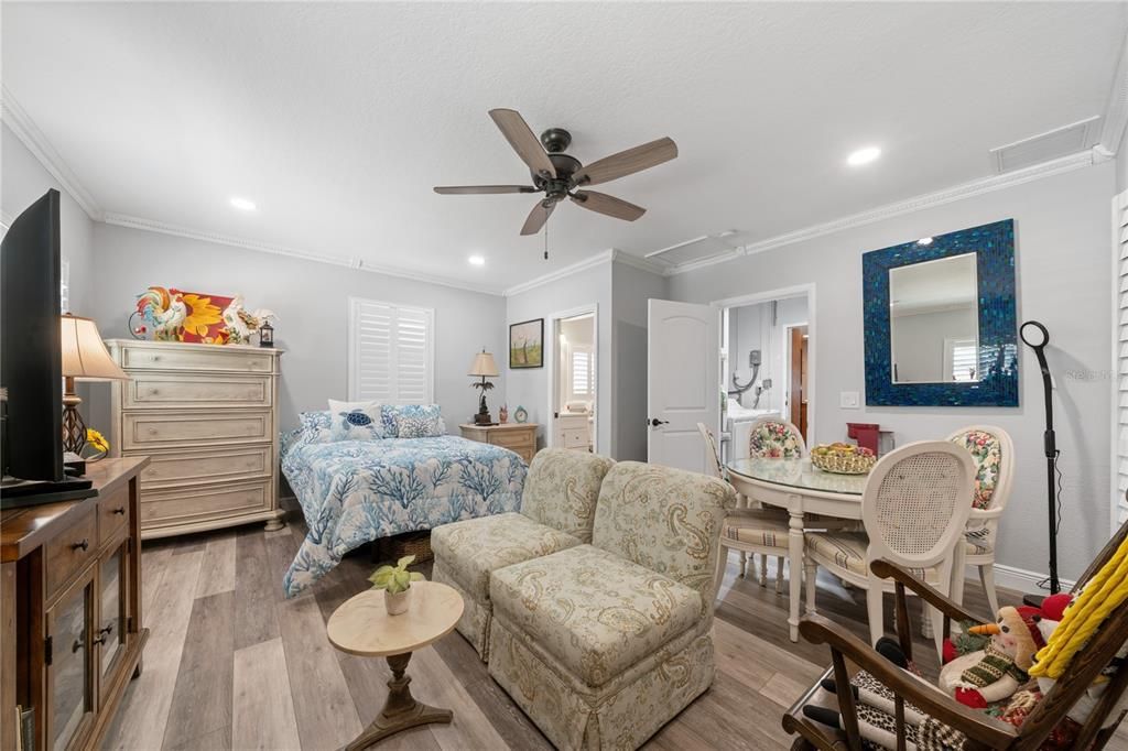 Под контрактом: $950,000 (3 спален, 3 ванн, 2072 Квадратных фут)