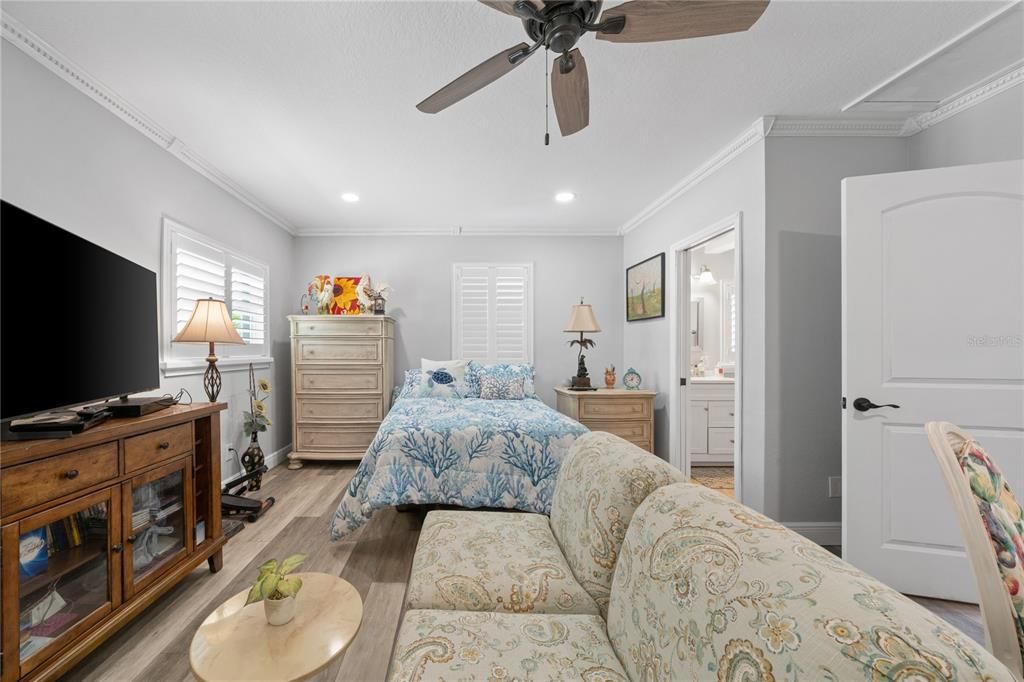 Под контрактом: $950,000 (3 спален, 3 ванн, 2072 Квадратных фут)