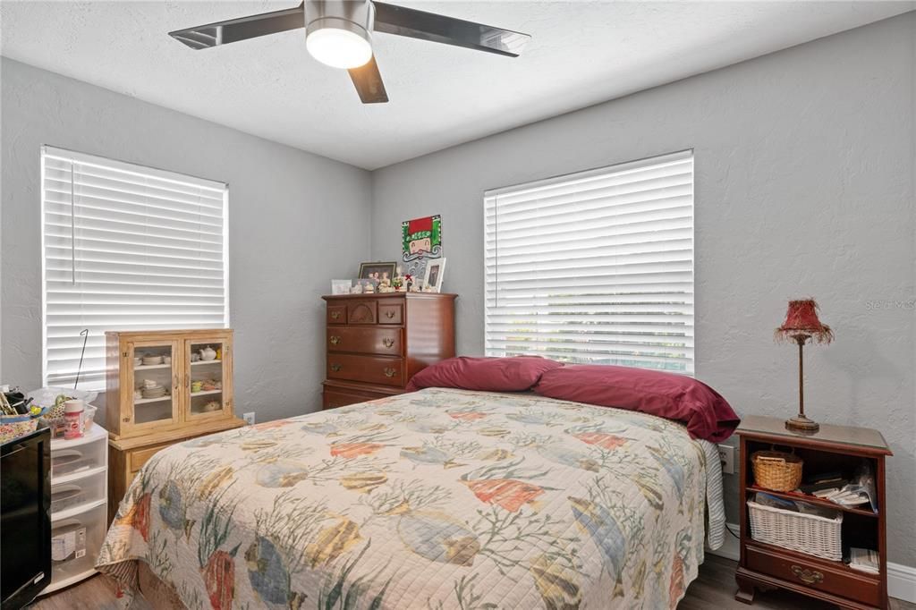 Под контрактом: $950,000 (3 спален, 3 ванн, 2072 Квадратных фут)