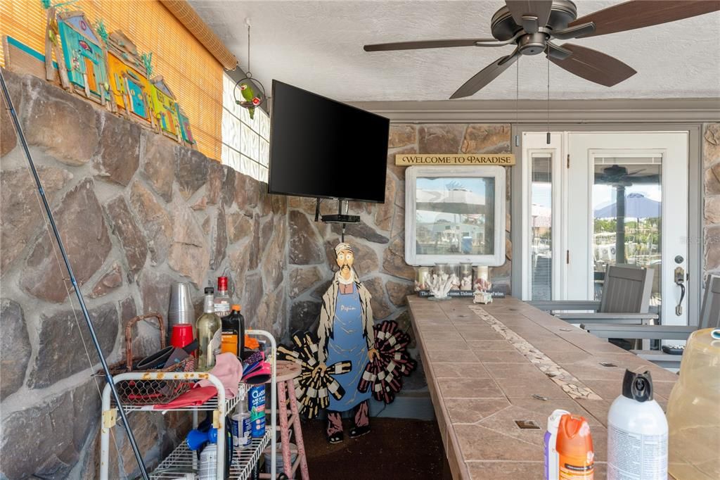 Под контрактом: $950,000 (3 спален, 3 ванн, 2072 Квадратных фут)