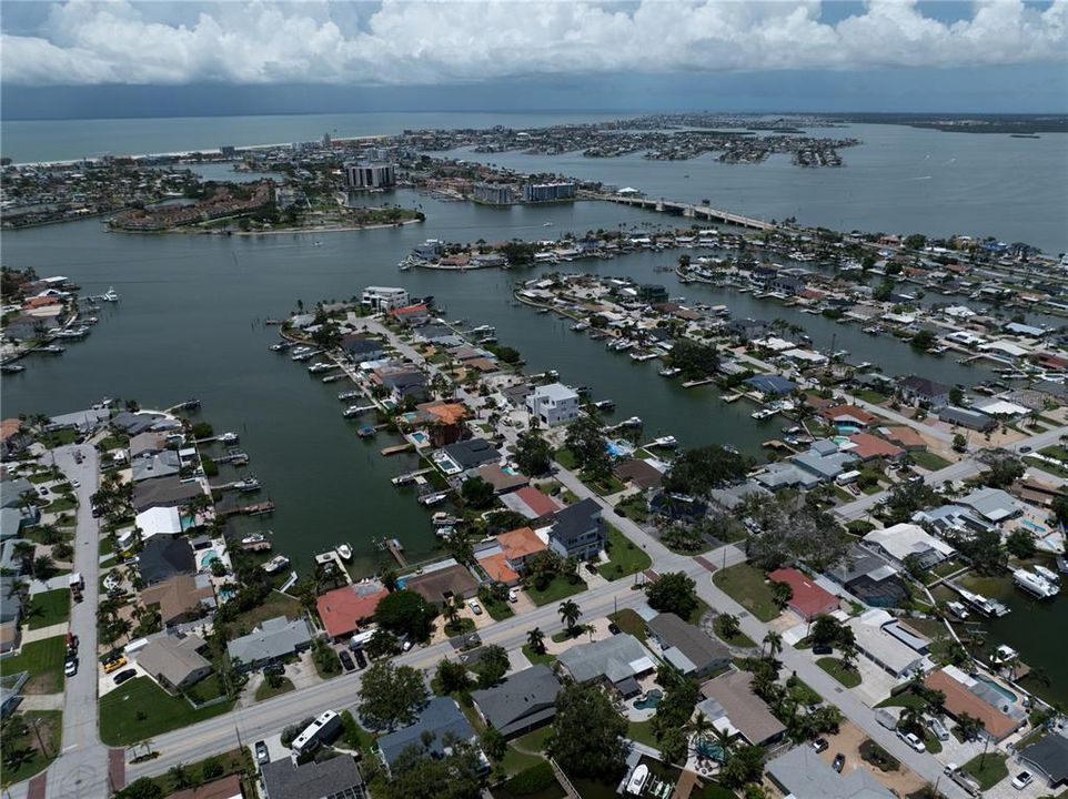 Под контрактом: $950,000 (3 спален, 3 ванн, 2072 Квадратных фут)