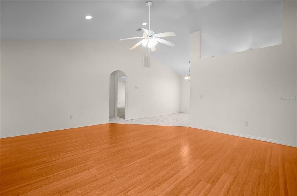 Active With Contract: $200,000 (3 beds, 2 baths, 1554 Square Feet)