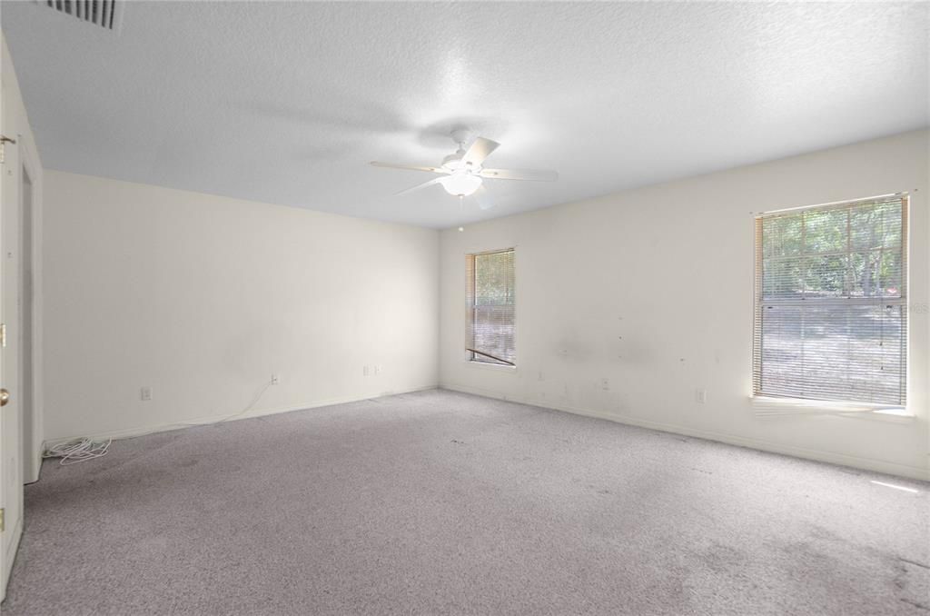 Active With Contract: $200,000 (3 beds, 2 baths, 1554 Square Feet)