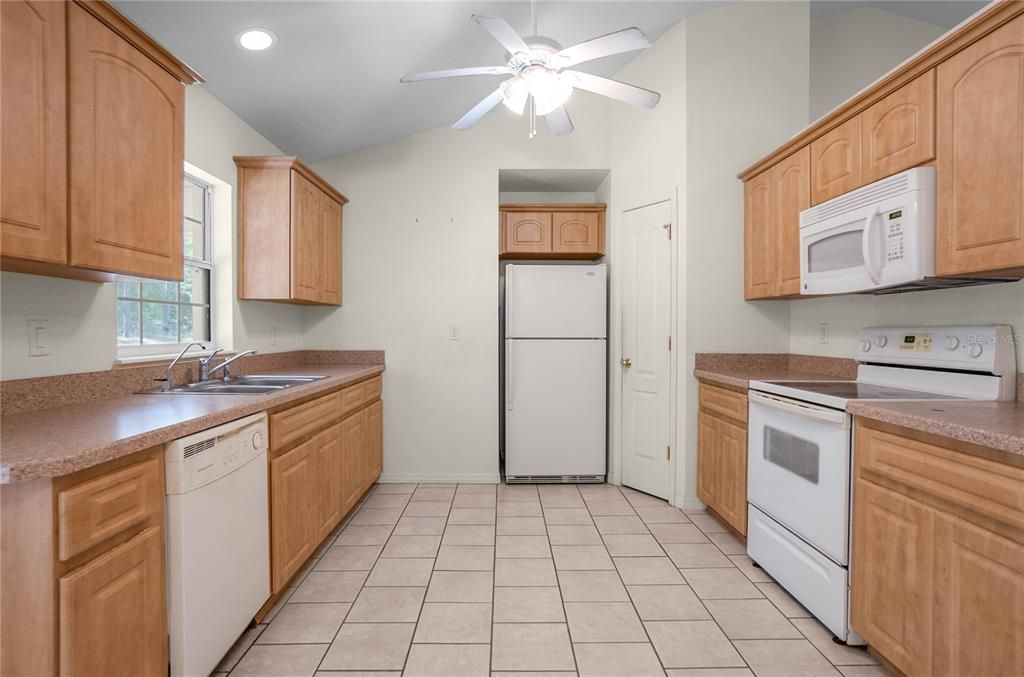 Active With Contract: $200,000 (3 beds, 2 baths, 1554 Square Feet)