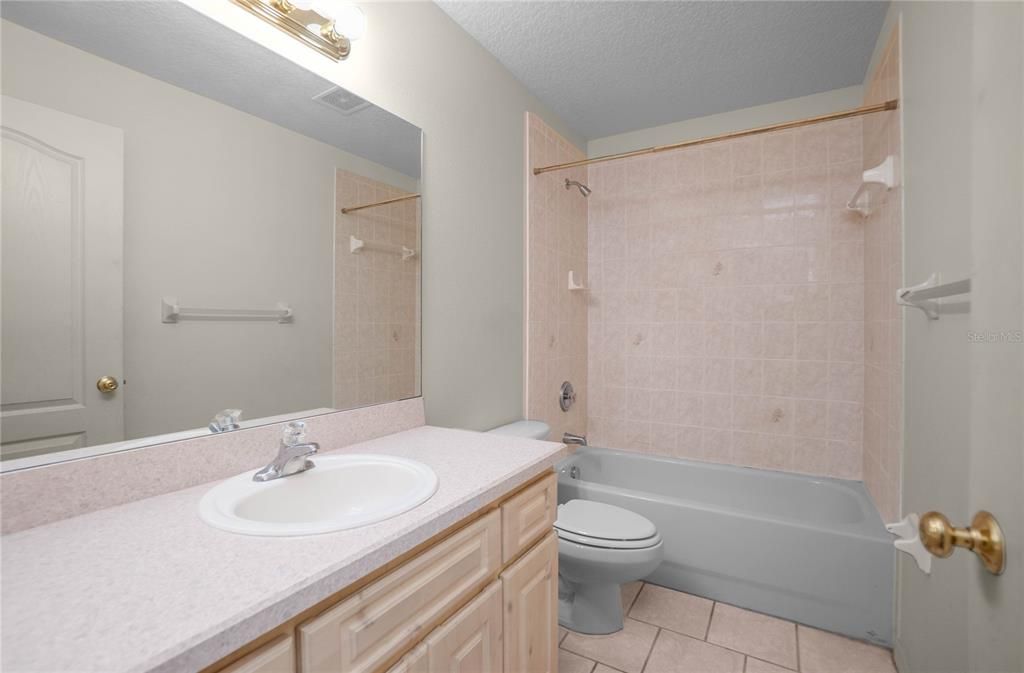 Active With Contract: $200,000 (3 beds, 2 baths, 1554 Square Feet)